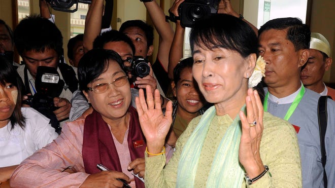 APTOPIX Myanmar Suu K_Higg.jpg